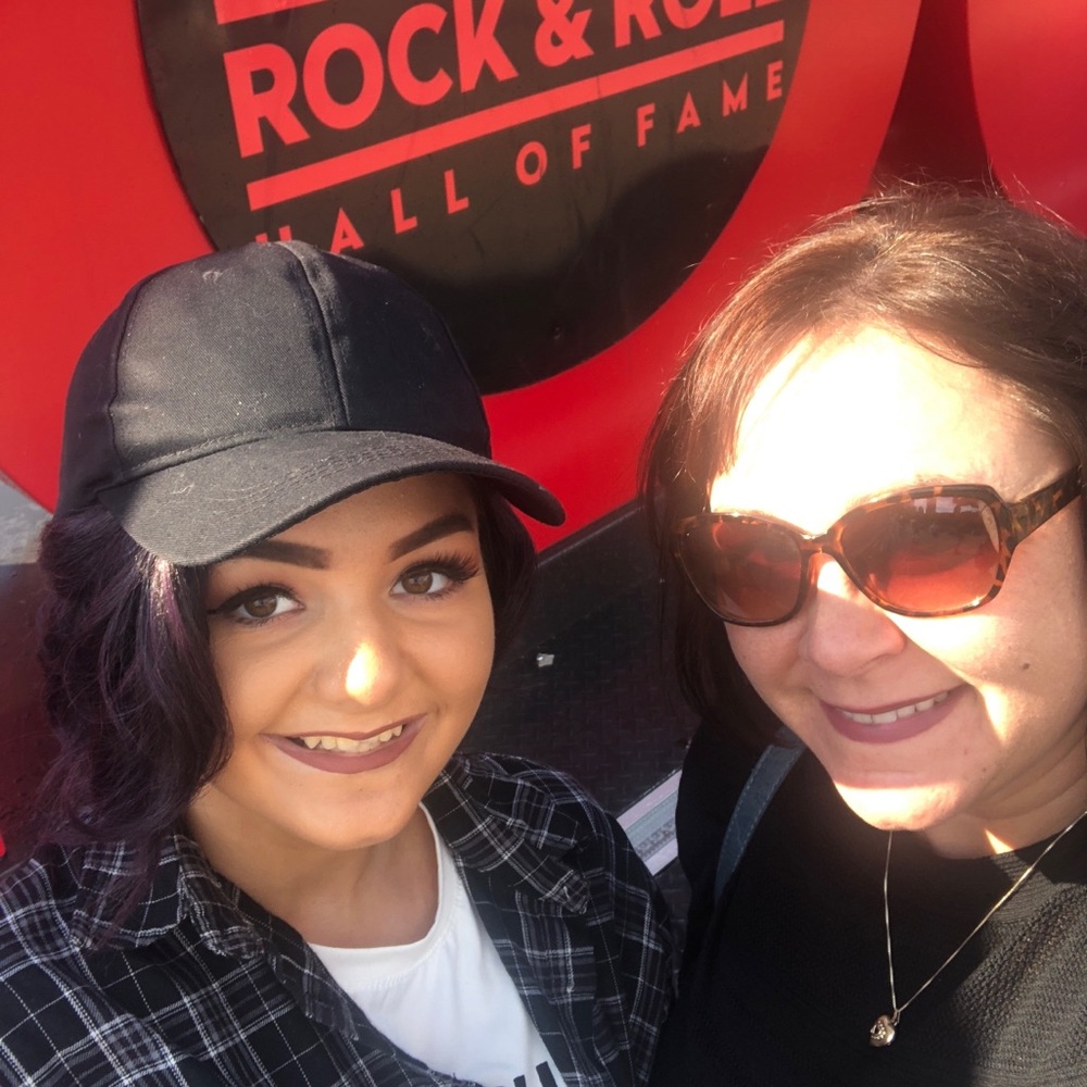 Meet your Posher, Maura